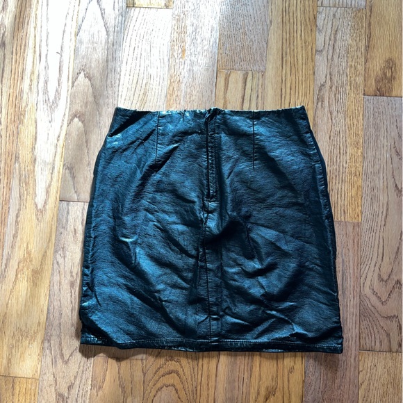 Fake leather and suede mini skirt - Picture 2 of 2